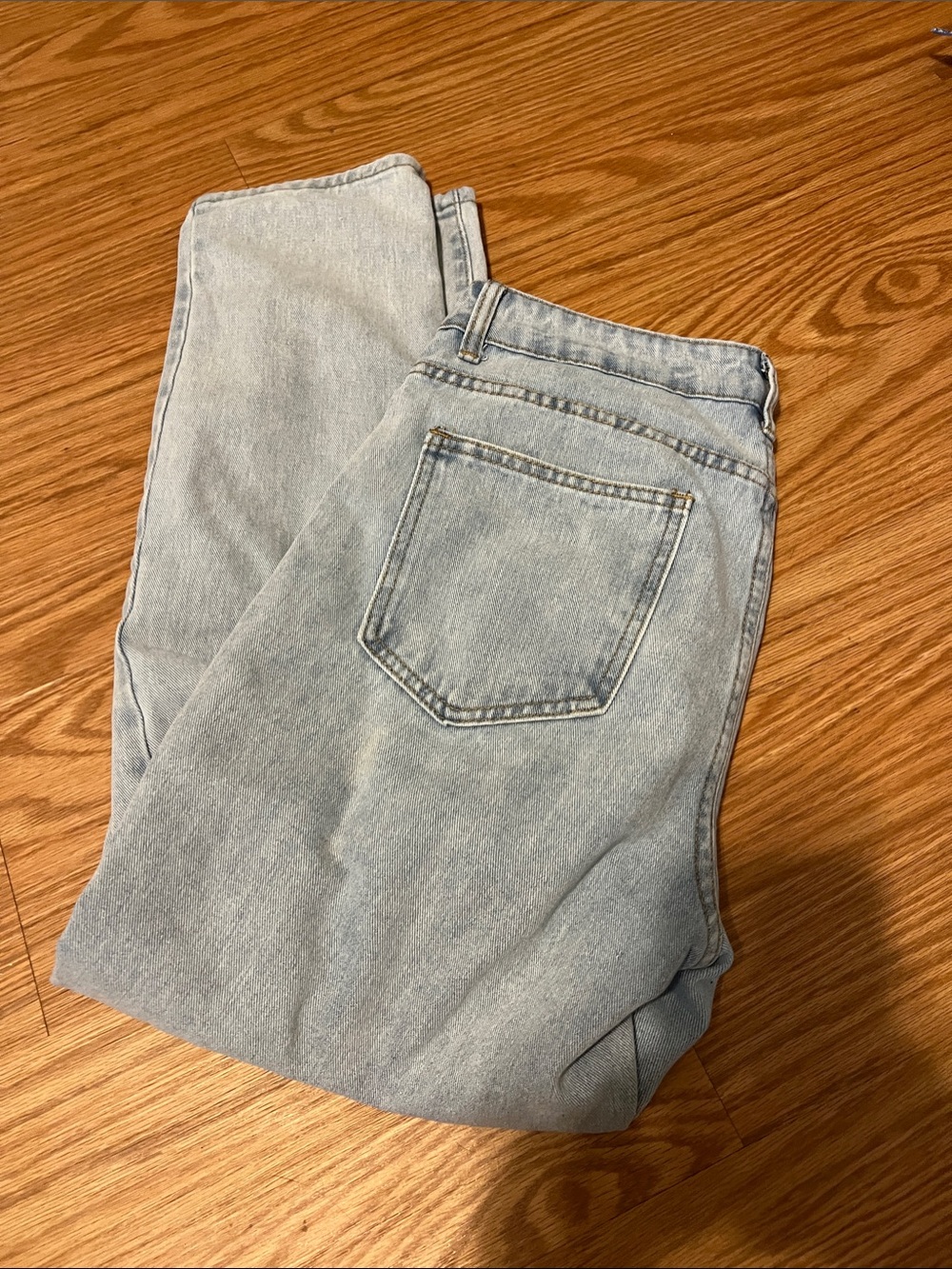 SHEIN Classic Women's Straight Jeans in Light Blue Wash